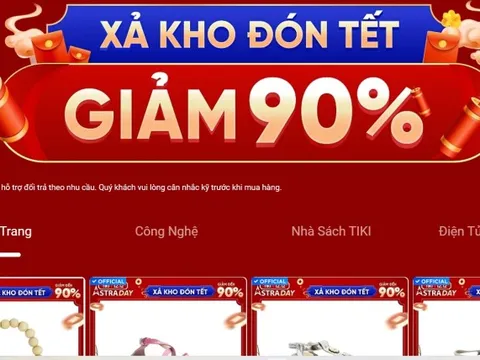 Khuyến mãi 12-12, chủ shop huy động cả nhân viên văn phòng ra đóng hàng