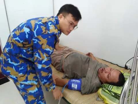 Khánh Hòa: Bệnh xá đảo Sinh Tồn cấp cứu ngư dân Bình Định bị đột quỵ