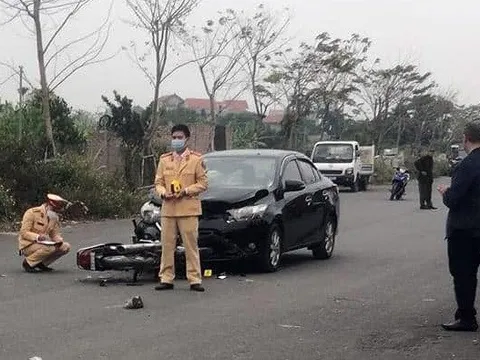 Đằng sau những bức ảnh TNGT: Toyota Vios và xe máy đấu đầu trên đường vắng