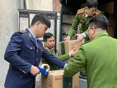 Hà Nội: Phát hiện cơ sở sản xuất bánh gạo có dấu hiệu “đội lốt” hàng Nhật Bản