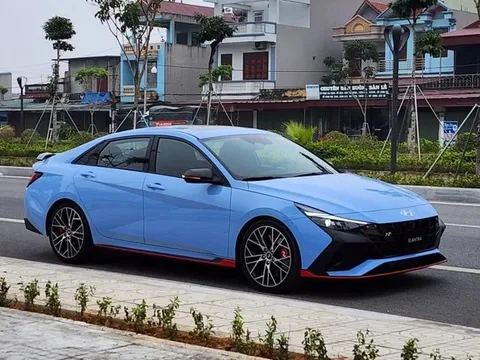 Hyundai Elantra N 2022 lần đầu lộ diện: Ngoại hình bắt mắt, phả hơi nóng lên Civic Type R