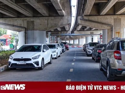 Hà Nội: Cầu vòm 65 tỷ đồng dành cho xe máy biến thành bãi đỗ ô tô, nơi đổ rác
