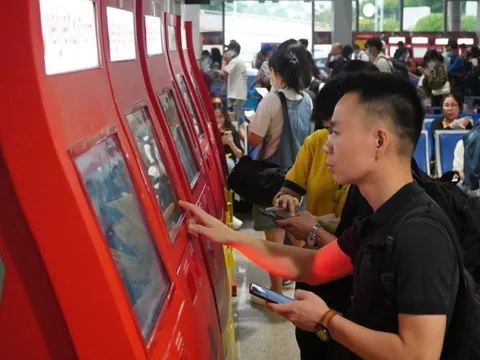 Vé máy bay Tết khan hiếm và giải pháp "chữa cháy"