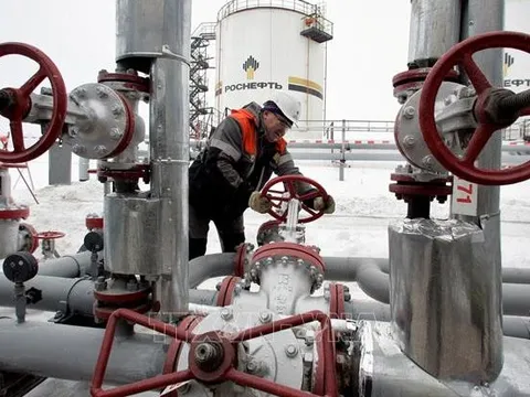 Giới buôn bán dầu mỏ loay hoay giải mã biện pháp áp giá trần dầu Nga