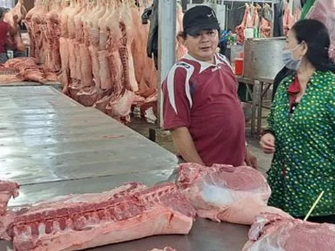 Chuyện lạ thị trường thịt heo cuối năm