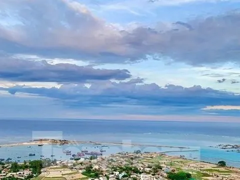 Biển động mạnh, huyện đảo Lý Sơn bị cô lập dài ngày