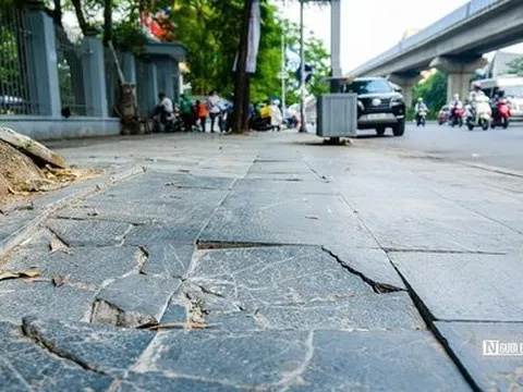 Chủ tịch Hà Nội yêu cầu đánh giá nguyên nhân đá vỉa hè nứt vỡ