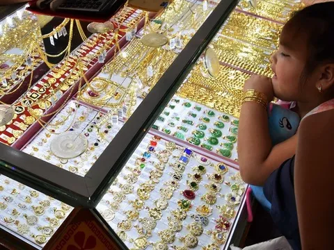 Giá vàng hôm nay 15-12: Giảm rồi tăng thẳng đứng khi lãi suất tại Mỹ đi lên