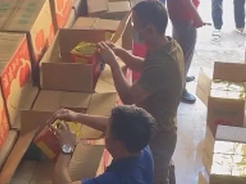 Ngụy trang tinh vi gần 7 tấn pháo trong... thùng hoa quả