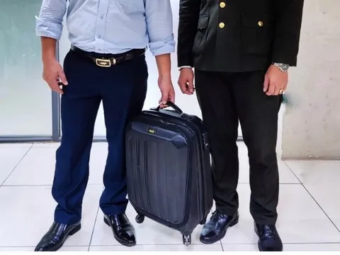 Nam hành khách bỏ quên chiếc vali chứa 500 triệu đồng ở sân bay Nội Bài