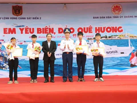 Học sinh Bình Đông với Cuộc thi "Em yêu biển, đảo quê hương"