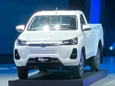 Toyota chơi lớn tung concept Toyota Hilux thuần điện tại Thái Lan