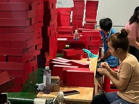 Độc, lạ hộp quà Tết thiết kế riêng