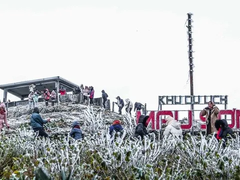 Không khí lạnh mạnh tràn về, miền Bắc rét hại, miền Trung mưa lớn