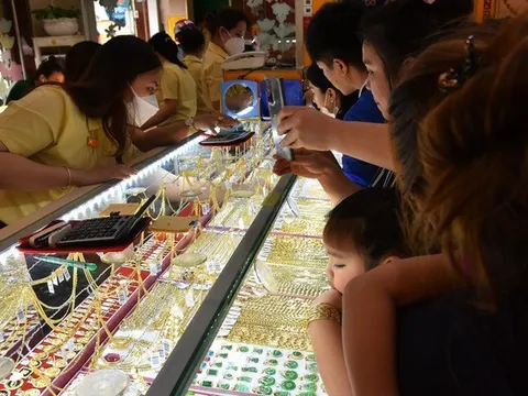 Giá vàng hôm nay 16-12: Điều gì làm giá vàng bốc hơi dữ dội?