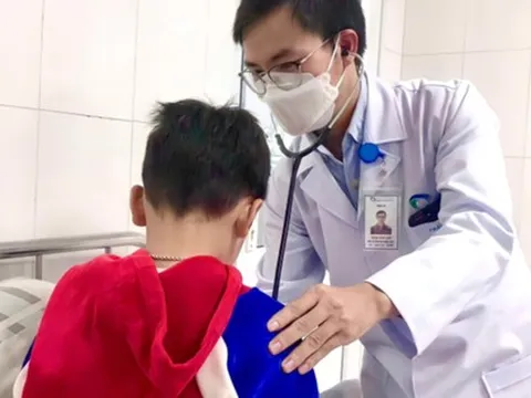 Thèm ngọt, sụt cân, bé 6 tuổi nguy kịch vì đái tháo đường