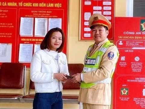 Nhặt được 30 triệu đồng, CSGT-TT đăng lên mạng tìm người đánh rơi