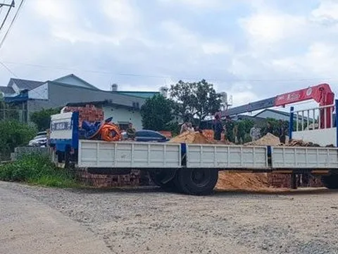 Lâm Đồng: Xe cẩu vướng vào dây điện trung thế, một người tử vong