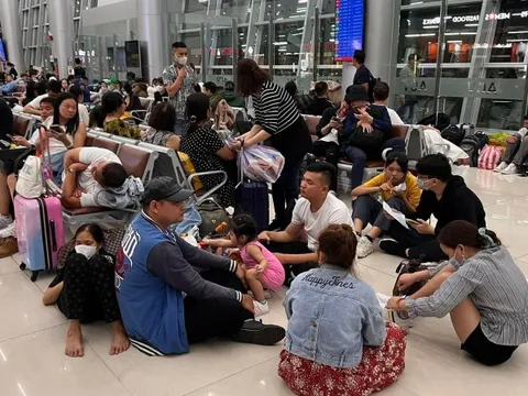 Hình ảnh hành khách “chôn chân” ở sân bay ở Phú Quốc