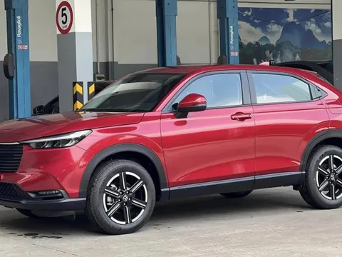 Ảnh thực tế Honda HR-V bản 'giá rẻ' tại đại lý: Bom tấn mùa mua sắm cuối năm