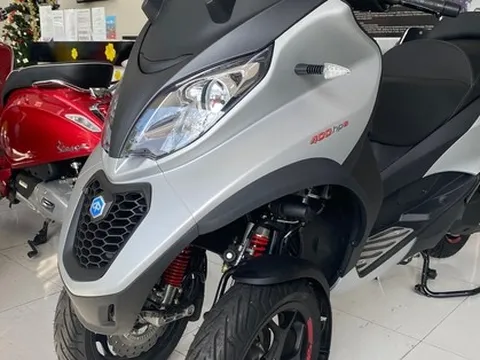 Mẫu xe tay ga ba bánh giá hơn 300 triệu đồng/chiếc