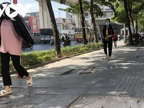 Hà Nội sẽ chấm dứt được tình trạng tập kết ô tô làm nát vỉa hè?