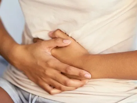 Những dấu hiệu sớm cảnh báo ung thư buồng trứng dễ bị bỏ qua