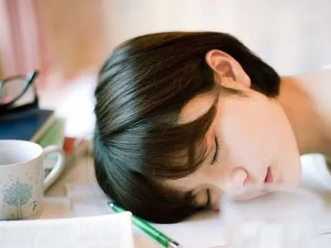 3 dấu hiệu lạ sau khi ngủ dậy cảnh báo bệnh tật