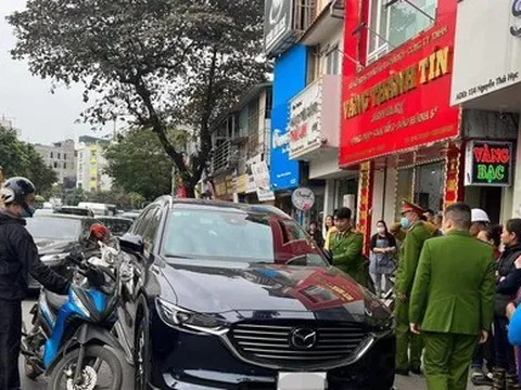 Công an thông tin vụ tài xế ô tô dùng vật giống súng đe dọa lái xe của ngân hàng