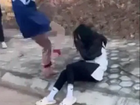 Nữ sinh Hải Dương bị chặn đánh dã man, quay clip đưa lên mạng