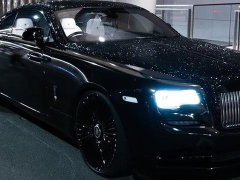 Rolls-Royce Wraith với lớp áo pha lê lấp lánh như trời sao
