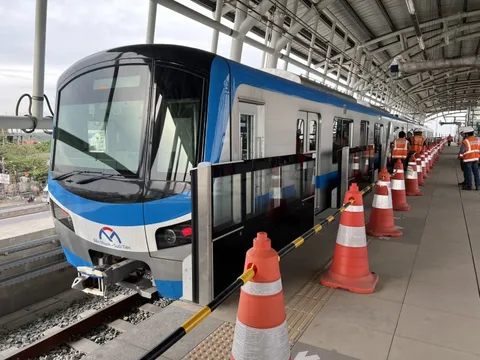 CLIP: Cận cảnh "Test tàu Metro 1" trước ngày quan trọng