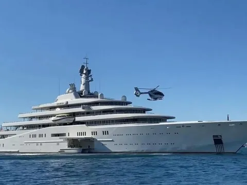 Bạn đổ xăng hết bao nhiêu? Ông chủ cũ của CLB Chelsea vừa bỏ ra hơn 52 tỷ để ‘đổ xăng’ cho chiếc siêu du thuyền trị giá hơn 14.000 tỷ của mình