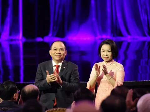 Nhà sáng lập VinFuture tại lễ trao giải mùa 2