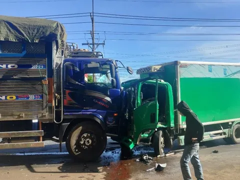 Tai nạn nghiêm trọng giữa 2 xe tải và ôtô khiến 3 người thương vong