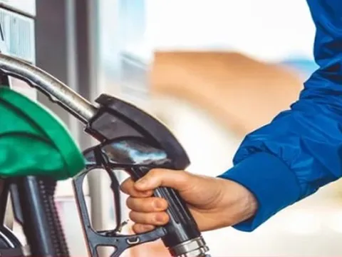 Nếu không trích quỹ bình ổn, giá xăng đã về dưới 19.000 đồng/lít