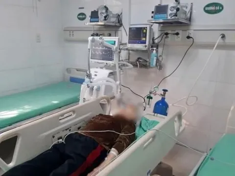 Cụ bà hôn mê nhập viện sau khi ăn hoa quả