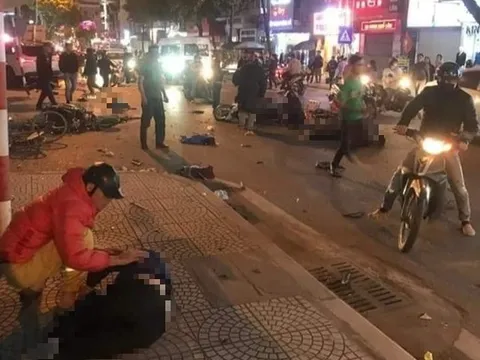 Ôtô gây tai nạn liên hoàn khiến 2 người chết, 3 người bị thương