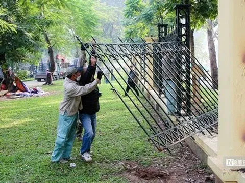 Hà Nội: Tháo dỡ hàng rào sắt xung quanh công viên Thống Nhất