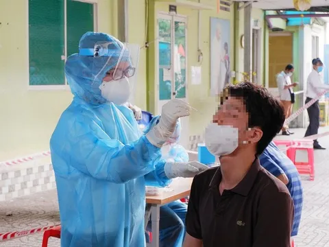 Loạt gói thầu vật tư y tế chống dịch COVID-19 ở TP HCM nâng giá bán cao bất thường