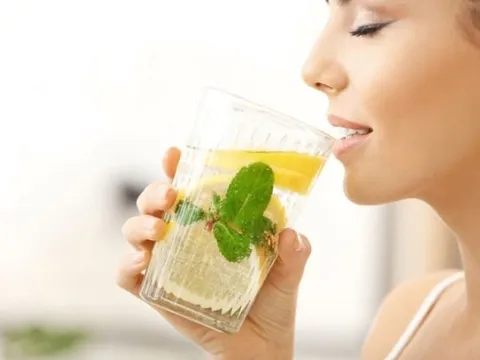 Chuyên gia chỉ ra sai lầm khi uống nước chanh vào buổi sáng
