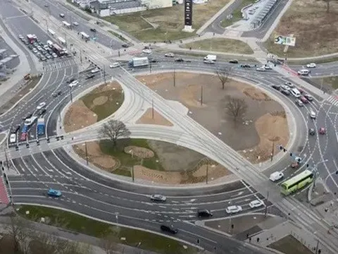 Vòng xuyến khủng khiếp nhất thế giới: Ma trận vạch kẻ đường, đi vài vòng mới thoát