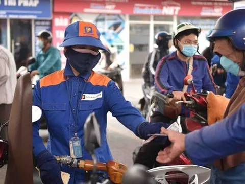 Người dân đang bị ép mua xăng 'xịn' giá cao?
