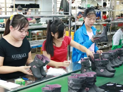 Thưởng Tết: Nơi ngất ngưởng, nơi bèo bọt