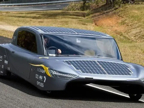 Xe chạy năng lượng mặt trời đạt 1.000km/sạc, hình dáng như phi thuyền