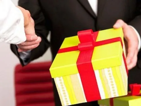 Thủ tướng: Nghiêm cấm biếu, tặng quà Tết cho lãnh đạo các cấp