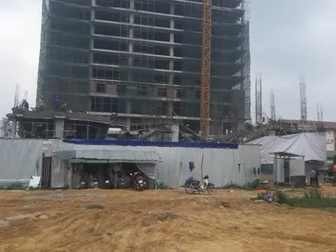 Sập công trình trung tâm thương mại, hàng chục công nhân may mắn thoát nạn