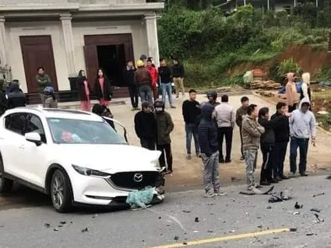 Đằng sau những bức ảnh TNGT: Đối đầu với công-ten-nơ, Mazda CX-5 gẫy lìa bánh trước