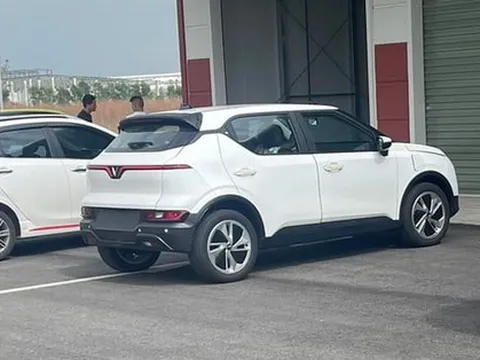 Lộ VinFast VF 5 Plus với diện mạo lạ: Có trang bị cao cấp hơn concept, kính và đuôi xe khác biệt