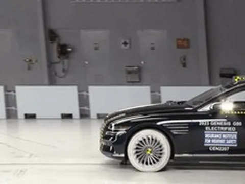 Genesis G80 EV vừa về Việt Nam được thử nghiệm khắc nghiệt: Xe vỡ nát nhưng 'người' an toàn